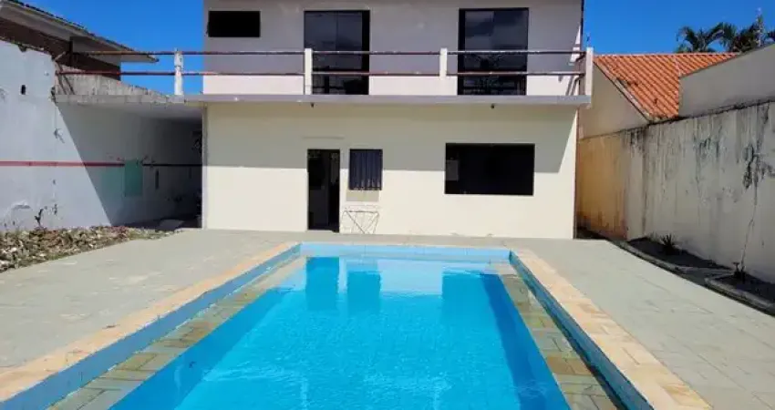 Casa ampla com terreno excelente no centro de Guaratuba a poucas quadras da praia central
