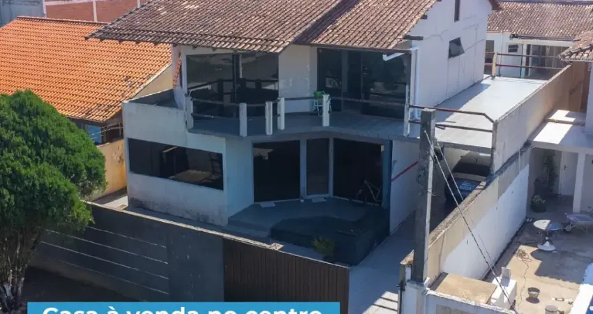 Casa ampla com terreno excelente no centro de guaratuba a poucas quadras da praia central