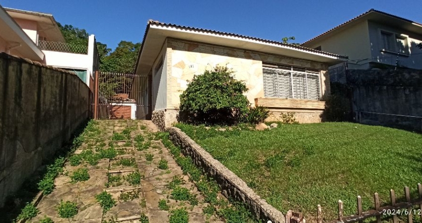 Casa com 4 dormitórios à venda, 220 m² e terreno de 600m². Alto da Lapa.