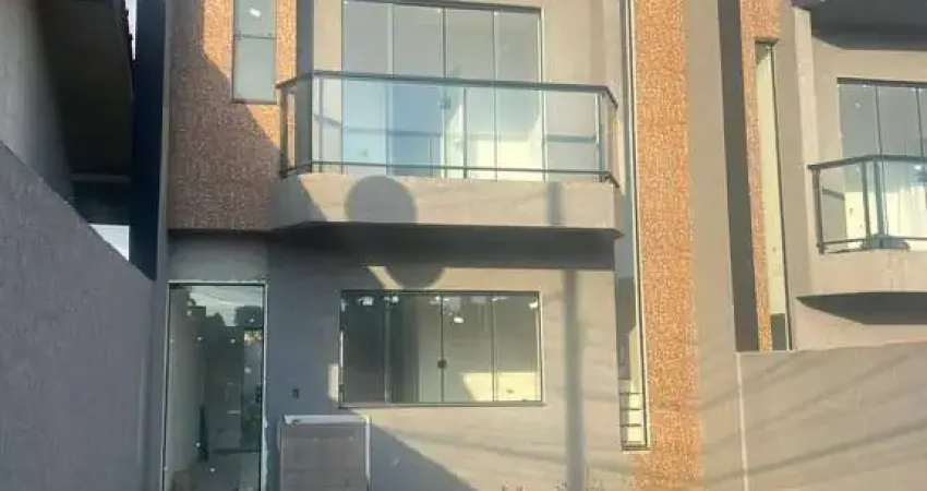 Lindo Sobrado com Piscina e 3 quartos no Bairro Guarani em Colombo