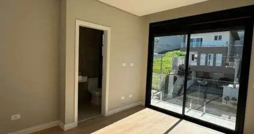 Sobrado a venda no o bella citta fazenda rodeio com 03 suites e pisicna