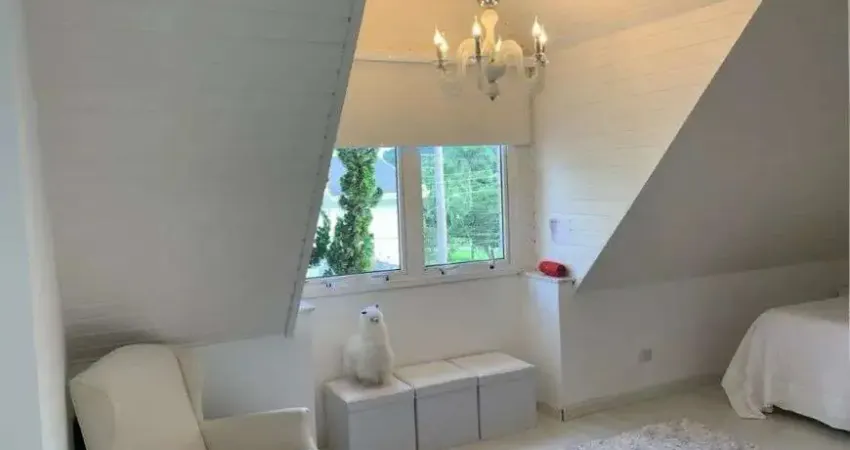 Casa a venda em dois lotes com piscina no condomínio real park