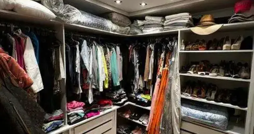 Casa de condomínio para venda possui 240 metros quadrados com 3 quartos