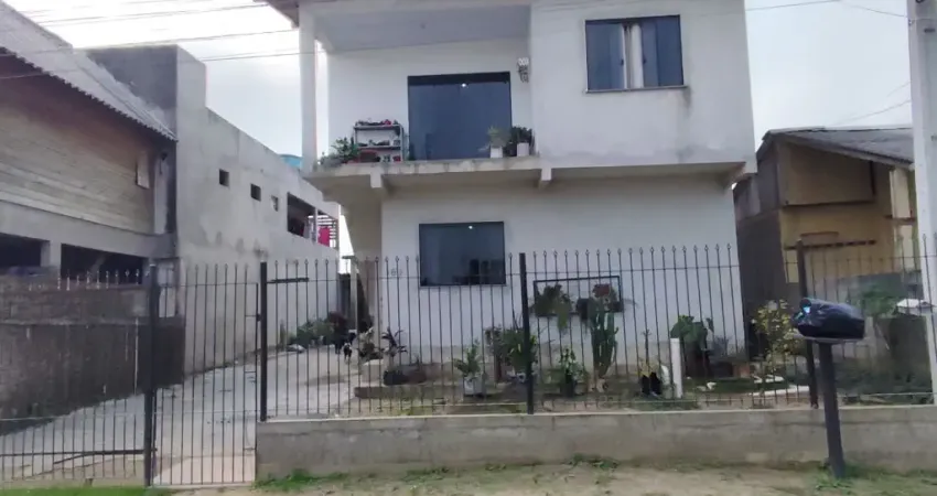 Casa Sobrado com 3 Quartos e 2 banheiros à Venda em Itajaí
