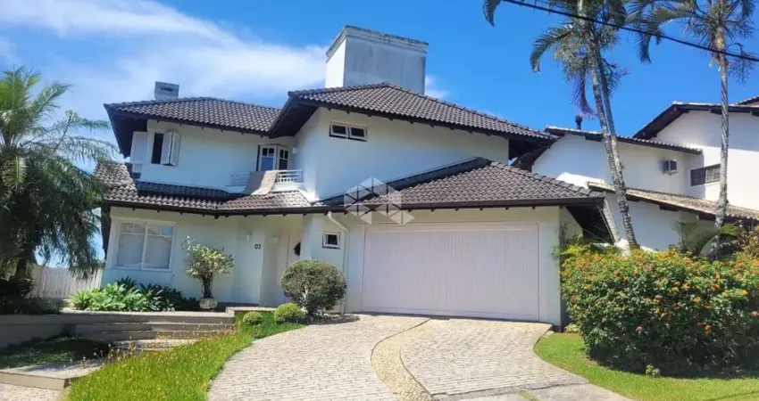 Casa em condomínio fechado com 3 quartos à venda na Rodovia Haroldo Soares Glavan, 3820, Cacupé, Florianópolis