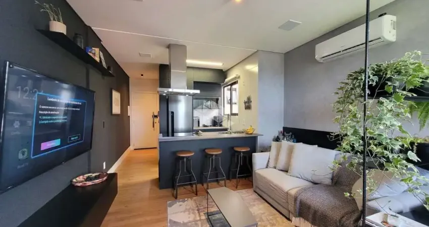 Studio Alto Padrão Mobiliado, Porteira Fechada, 1 Vaga de Garagem no Córrego Grande em Florianópolis.