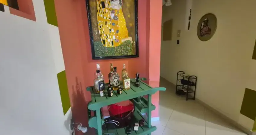 Apto na Ponta da Praia 2 dorms suíte garagem suficiente