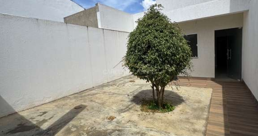 Casa à venda 2/4 na parte de cima do bairro primavera