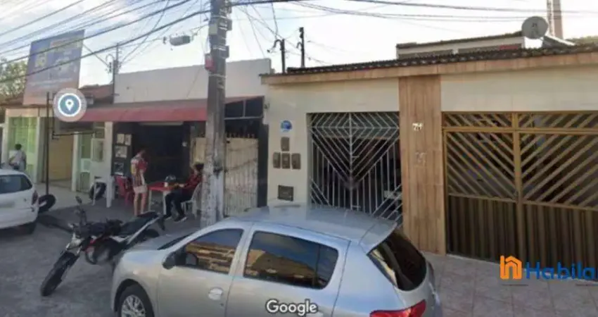 Casa Grande à venda na Av Poço do Mero, Bugio. 02 pavimentos e um ponto comercial. 330m² .