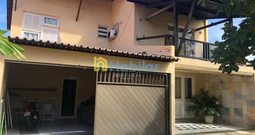 Casa com 4/4 sendo 2 suítes, sombra , 2 pavimentos e varanda na melhor região da Coroa do Meio