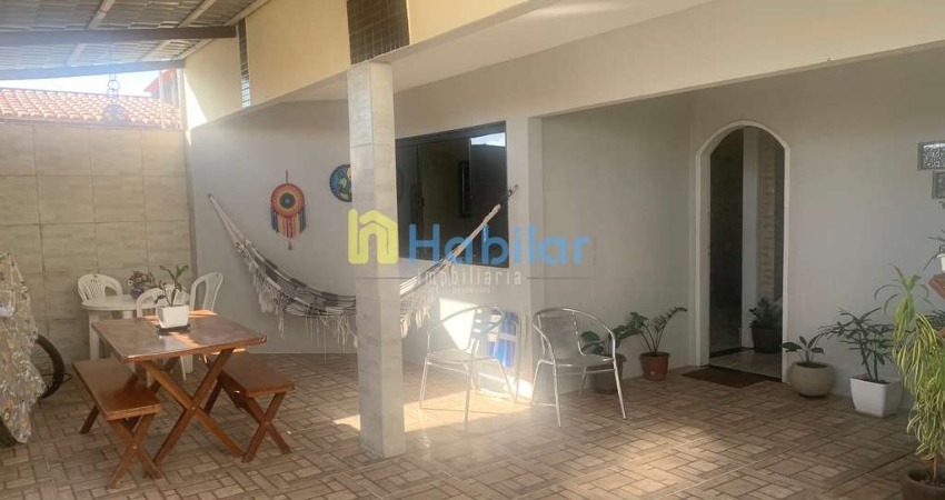 Casa à venda no Augusto Franco, Farolândia. 5/4. 232m². 02 pavimentos. Rua larga.