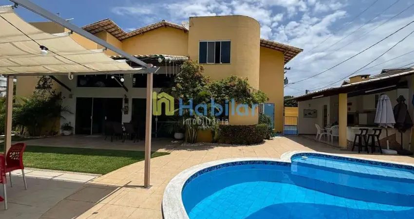 Casa duplex em condomínio fechado com piscina e energia solar