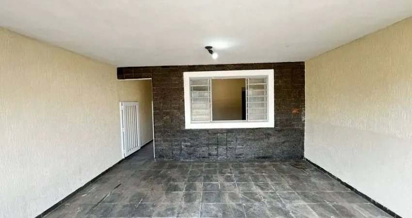 OPORTUNIDADE! Casa com 2 Dormitórios e Quintal com Churrasqueira - Jd. Elizabeth