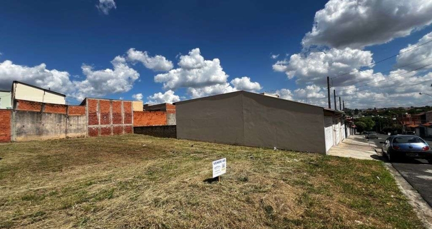 OPORTUNIDADE Lote / terreno, totalmente plano, com 150m², no Parque Laguna