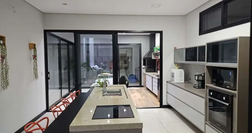 Casa de condomínio 3 Suítes com piscina no Residencial Lagos D'Icaraí Salto