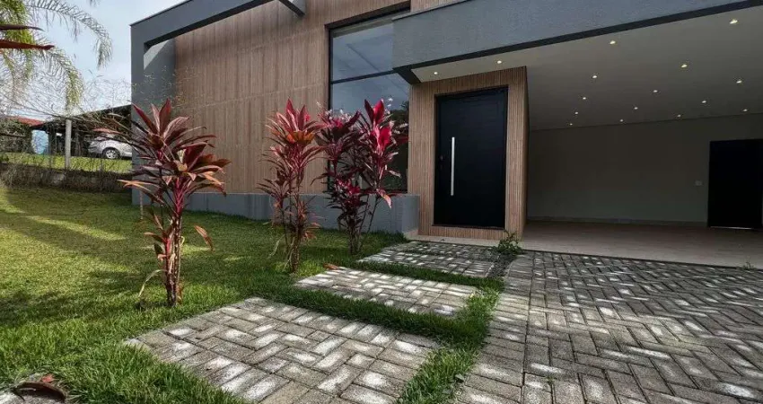 Casa com 3 Suítes e Piscina no Condomínio Terras de Itaici, em Indaiatuba/SP