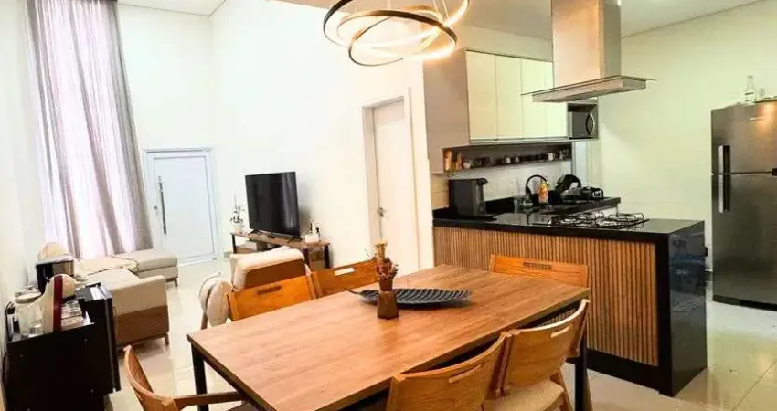 Casa com Suíte, Closet e Quintal no Condomínio Jardim Guarujá em Salto/SP