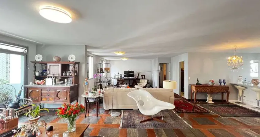 Apartamento com 2 Dormitórios sendo 1 suíte no coração do Itaim Bibi com 190m²