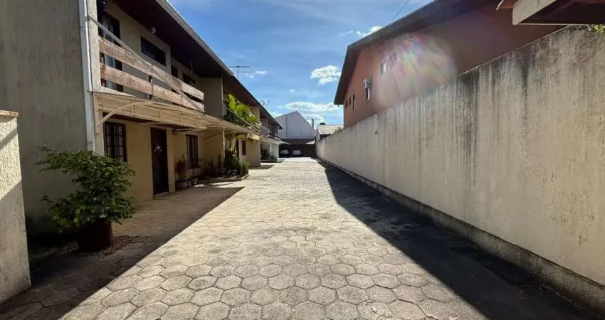 Casa com 3 quartos para alugar na Rua Tenente-Coronel Vilagran Cabrita, 686, Boqueirão, Curitiba