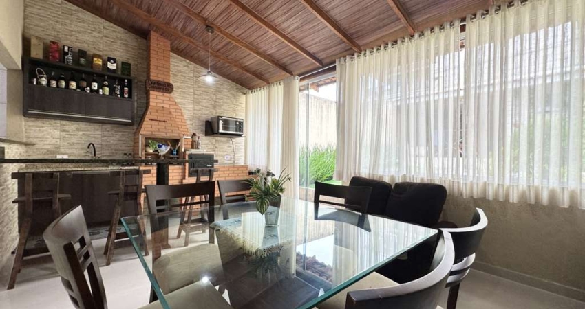 Sobrado com 3 quartos  à venda, 130.00 m2 por R$650000.00  - Alto Taruma - Pinhais/PR