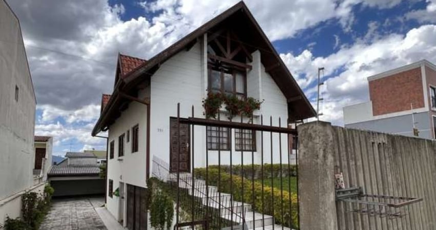 Sobrado com 4 quartos  para alugar, 120.00 m2 por R$3200.00  - Xaxim - Curitiba/PR