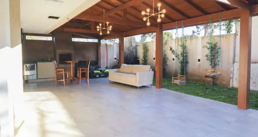 Triplex mobiliado em condomínio fechado. conforto e privacidade em excelente localização!