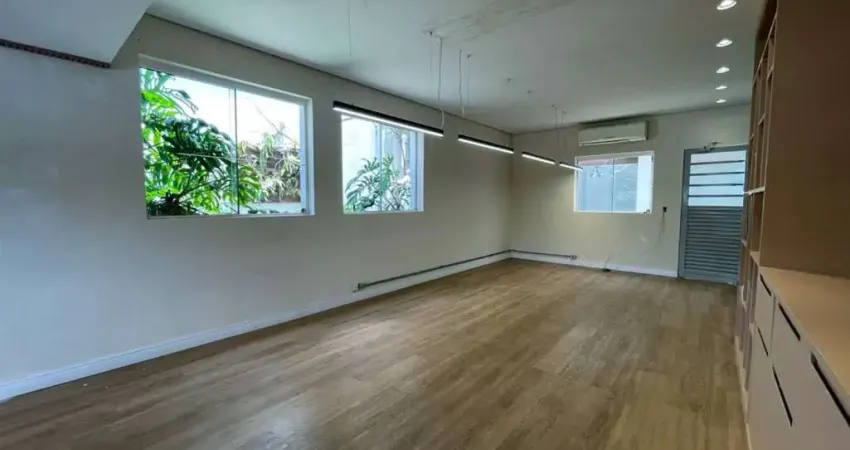 Casa comercial com 6 salas para alugar na Rua Ilhéus, 390, Sumaré, São Paulo