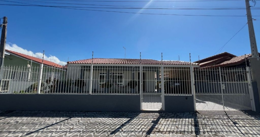 Linda casa perto da praia, bairro florida com piscina