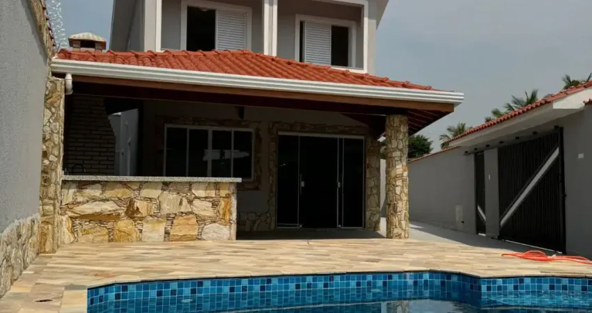 Oportunidade, casa alto padrão perto da praia