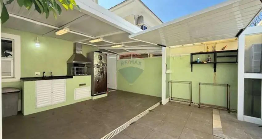 Casa a venda com 3 quartos (1 1suite) 107m², reformado a 5 minutos da praia do Recreio.