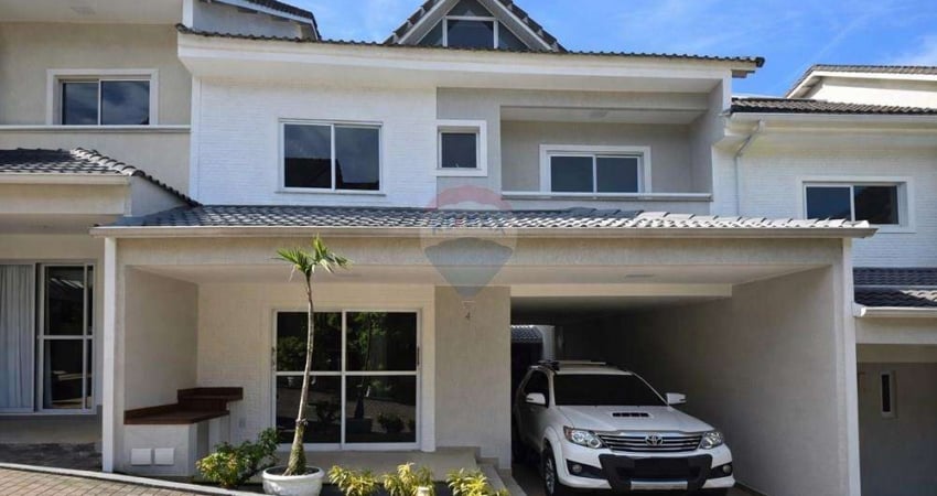 Casa a venda Condomínio Fechado com 209m² e 4 Suítes Freguesia Jacarepaguá