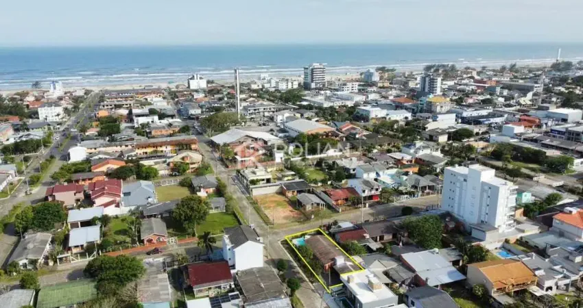 Casa com 3 quartos à venda na Rua Erechim com Rua Porto Alegre, 696, Centro, Arroio do Sal