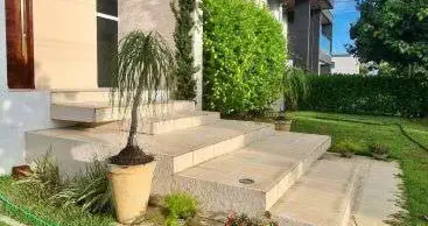 Magnifica Casa Triplex com 4 suites no Catuana - Alphaville.