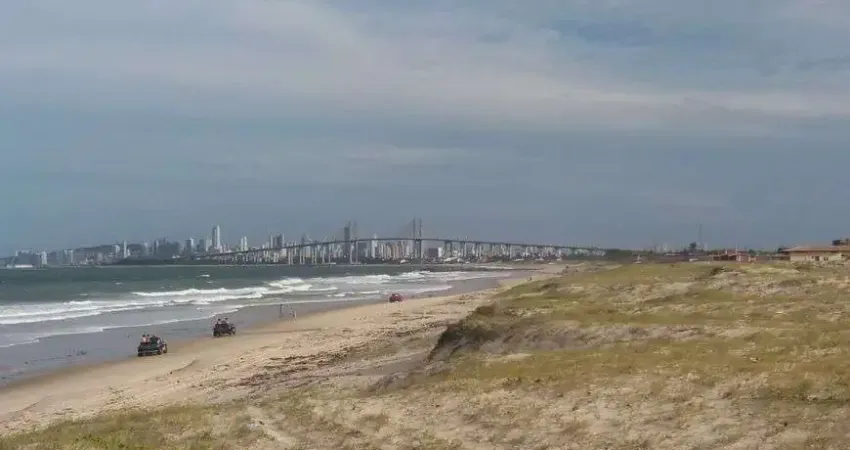 Oportunidade!! Lote escriturado com 3.200m² na beira mar na Redinha Nova.