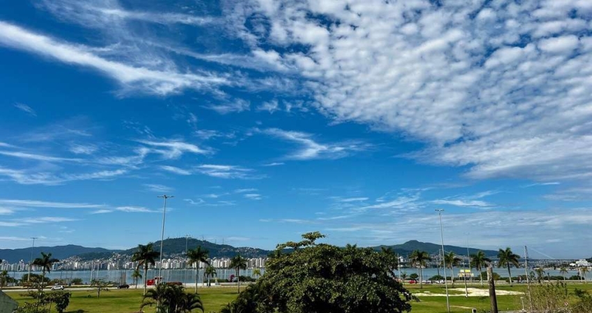 Casa com 3 quartos à venda na Rua dos Navegantes, 463, Balneário, Florianópolis