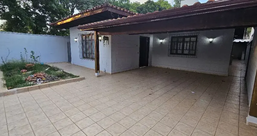 - Casa lote inteiro em Rua sem saída, muito tranquila - localizada no Jardim Satélite   - Zona Sul