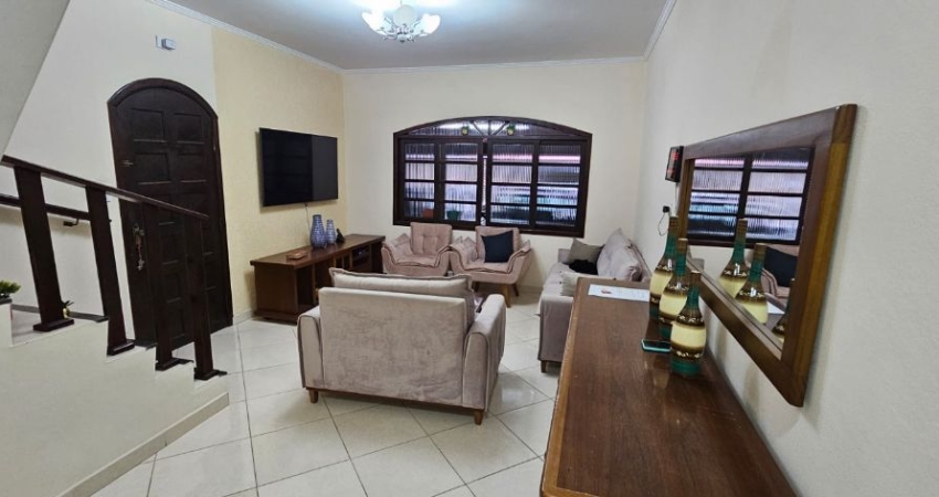 Linda casa com sacada e edícula - Ótima localização, próximo a praças, restaurantes - Jardim Satélite - Zona Sul de SJC