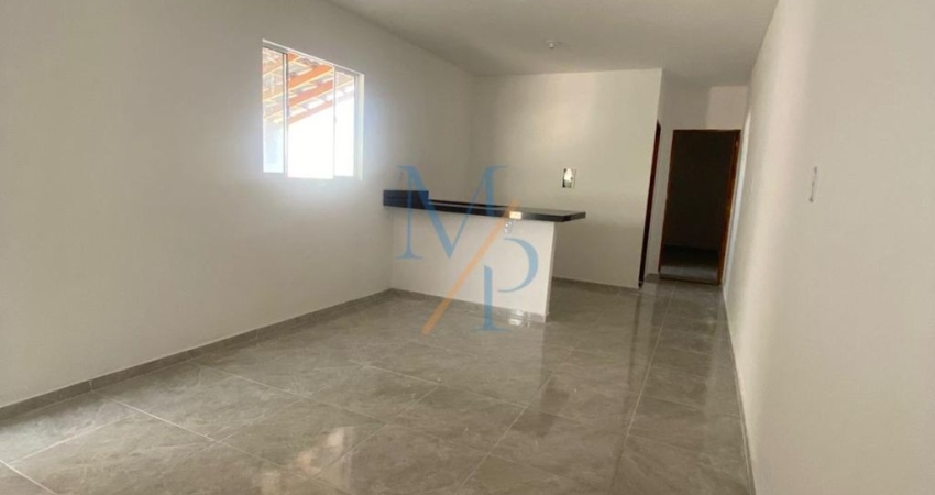 Linda casa com 6 vagas de garagem, dois quarto e uma suíte - Jardim Mariana II