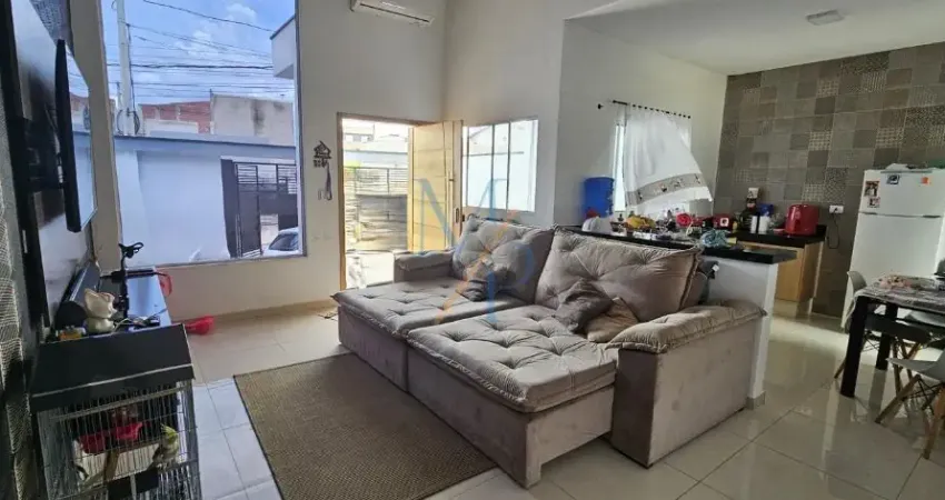 Linda casa no Jardim Portugal com dois dormitórios e uma suíte.