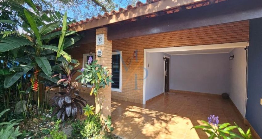 Excelente casa lote inteiro - Ótima localização em rua sem saída, segunda quadra do Bosque