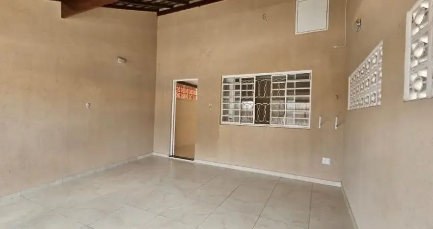 Linda casa reformada no Jd.Satélite - Ótima localização,  região com comércios variados