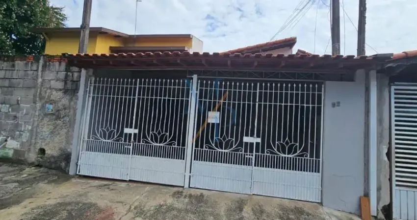 Linda casa com 3 quartos no bairro Cidade Morumbi - Localização próxima a shopping e comércios