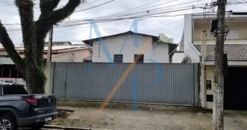 Galpão com 195m² no Parque Industrial, com vestiários e revestimentos