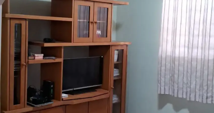 Casa com 3 dormitórios e cozinha planejada - Ótima localização, com variedades de comércios e 9 minutos do Shopping Jardim Oriente