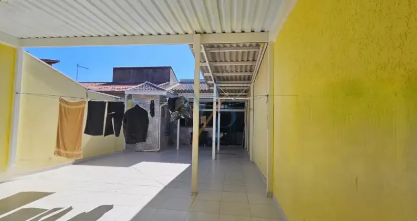 Linda casa com 1 suíte e 8 vagas de garagem - Ótima localização, próximo ao Sesi e comércios variados