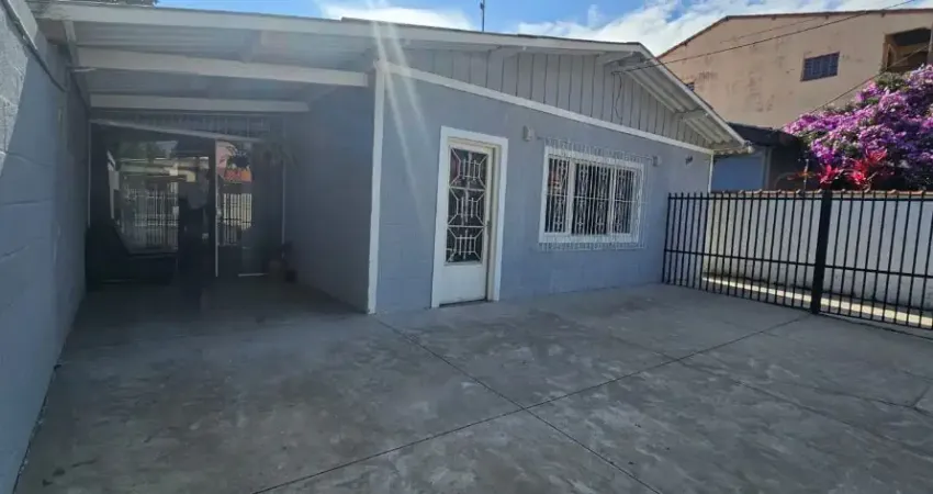Linda casa com 3 quartos planejados no Jardim Satélite - Ótima localização, com comércios e restaurantes nas redondezas.