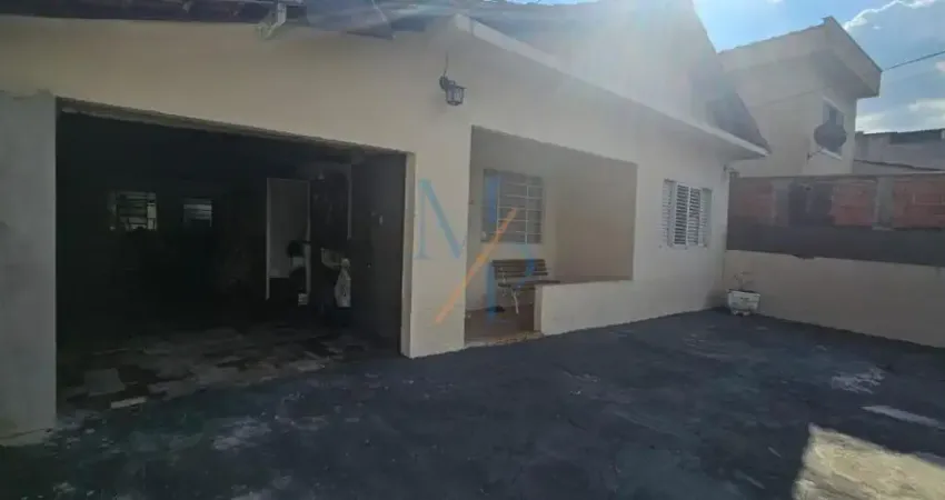 Casa com 3 quartos e quintal - Ótima localização, perto de centros esportivos e a 5 minutos do Shopping Oriente