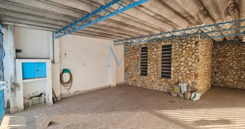 Linda casa com 2 quartos e copa - Ótima localização, ficando próximo ao Centro Esportivo Morumbi e diversidades de comércios
