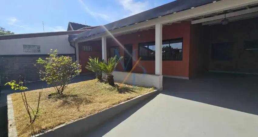 Charmosa Casa Térrea - Lote Inteiro– no Bairro Vista Verde - recém reformada oferece 3 dormitórios, sendo 1 suíte