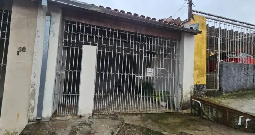 Casa com quintal e 1 suíte - Ótima localização, ficando próximo do Sesi e Shopping Oriente
